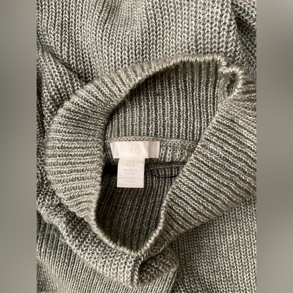 H&M wide long sleeve sweater - Picture 3 of 3